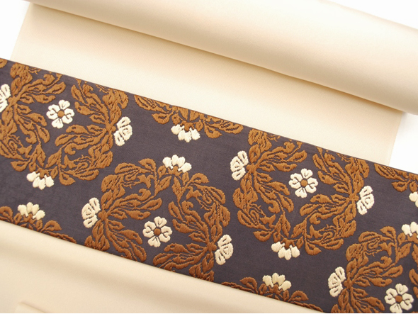 錦工芸 唐織袋帯(花葉円文・鉄黒色) | 商品紹介 | 染と織たかはし